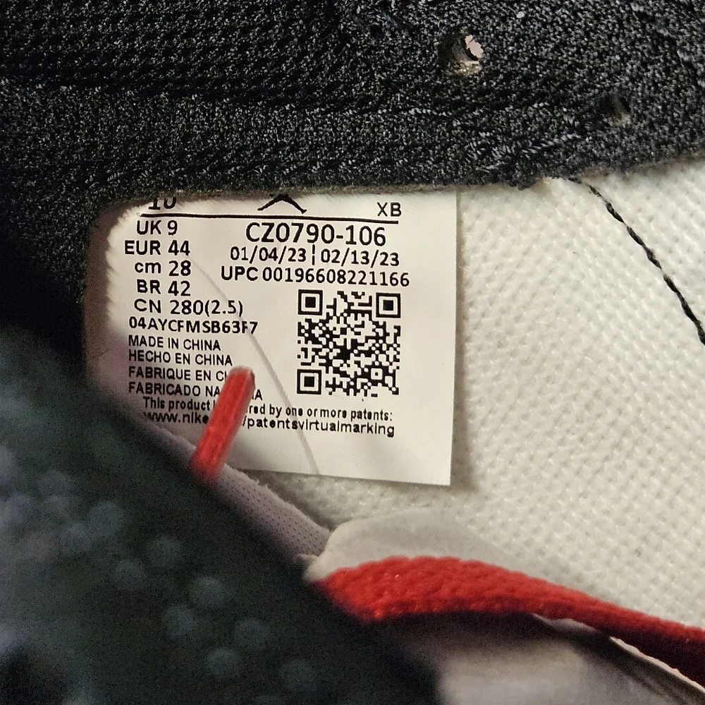 NIKE - Picture 10 of 16